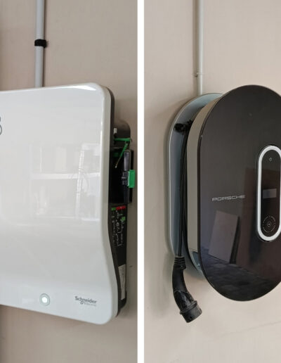 electricien-viroflay 5 Installation murale de bornes de recharge pour véhicules électriques Schneider EVlink et Porsche par un électricien IRVE à Viroflay